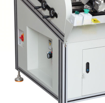 4 Machine de découpage automatique de bords de bords 0,6 MPa Machine de découpe de bords pour cartouches de climatisation