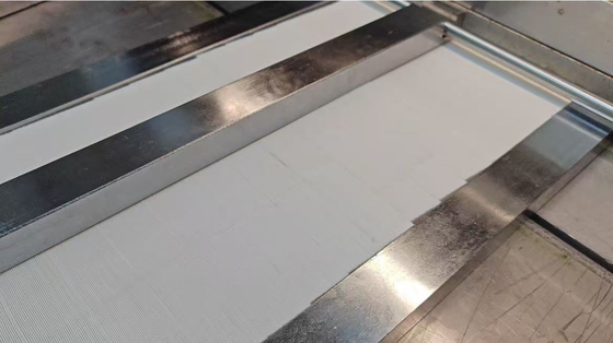 Machine à plier le papier filtre à air de grande taille, vitesse d'alimentation réglable 1,5 m par minute
