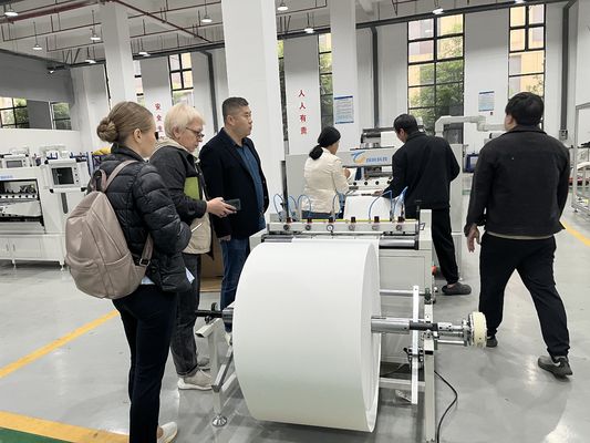 Machine de pliage automatique à couteau pour filtres à air de camions