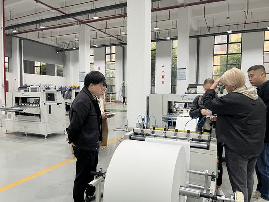 2025Y Nouvelle ligne de production de machine de pliage de filtre à air en papier non partitionné entièrement automatique