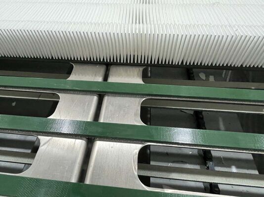 Ligne de production de mini-filtres HEPA à structure stable et haute précision, contrôlée par automate programmable (PLC), supportant plusieurs tailles et types de filtres