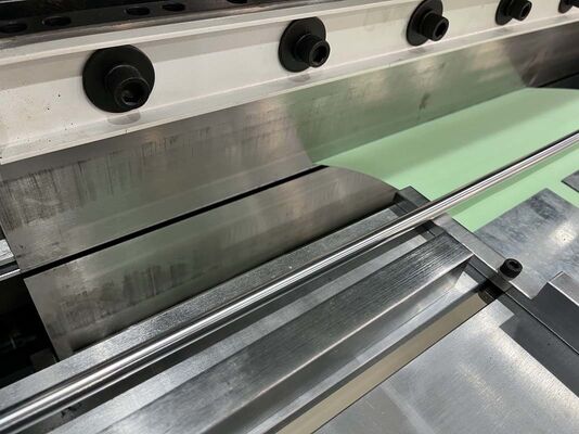 Machine de fabrication de filtres à poche à haut rendement