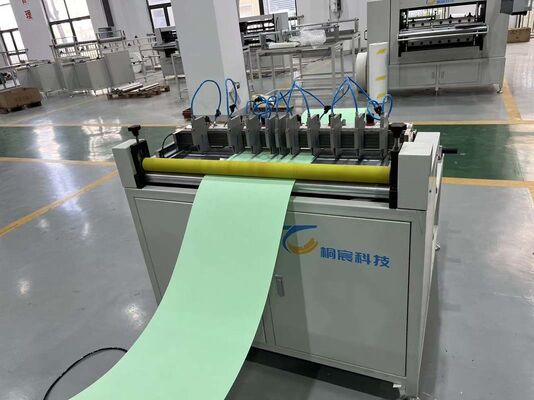 Robuste pour les environnements industriels exigeants Équipement de production de filtres Machine de pré-fente pour la filtration de l'air de précision