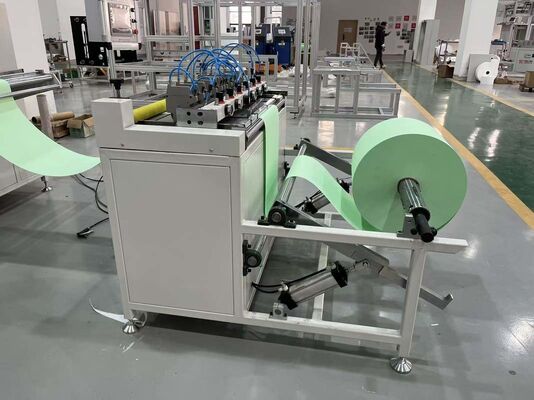 Robuste pour les environnements industriels exigeants Équipement de production de filtres Machine de pré-fente pour la filtration de l'air de précision