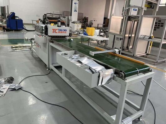 Machines de fabrication entièrement automatiques avec cloisonnements pour le plâtrage d'aluminium destinées à des opérations de grande capacité et à une production en volume élevé