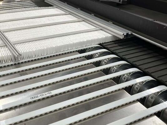 Machine de plisage automatique complète à filtre HEPA en fibre de verre pour les systèmes de filtration de qualité industrielle et les opérations à haut rendement