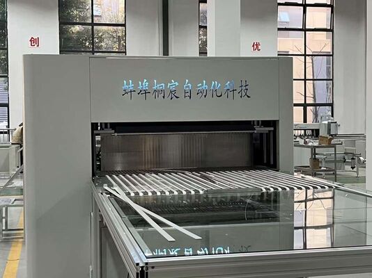 Machine de pliage de filtres HEPA résistant aux températures élevées avec systèmes de surveillance automatique