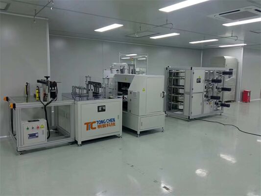 Ligne de production servo-entraînée stable pour le pliage de papier filtrant multicouche à plusieurs matériaux